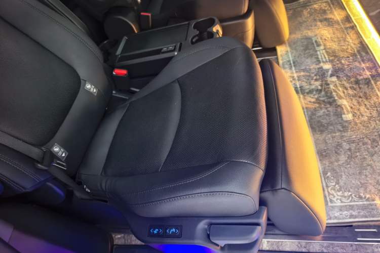 Used Toyota SIENNA 2021 2.5L Hybrid Ultimate Edition Interior 4