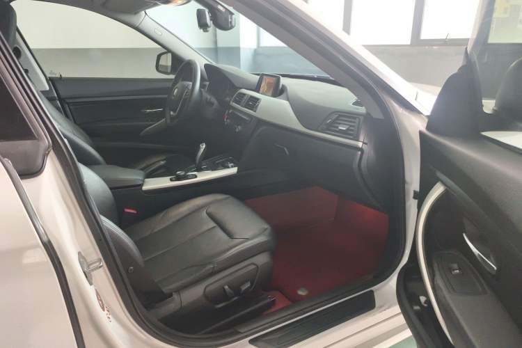 Used BMW 3 Series GT 2014 320i Leading Model
