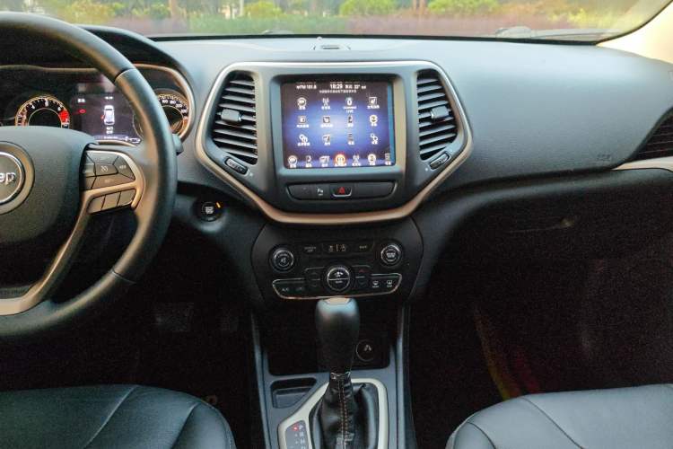 Used Jeep Cherokee 2017 2.0L Superior Edition