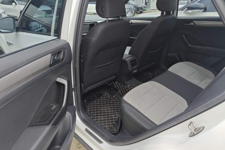 Used Volkswagen T-ROC 2021 Revised Version 280TSI DSG Two-Wheel Drive R-Line Pro Connected Car Edition
