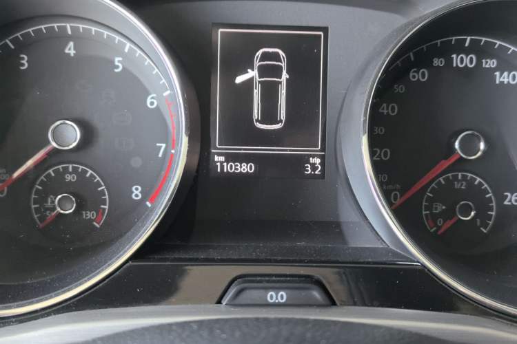 Used Volkswagen Touran 2016 Volkswagen Touran L 280TSI DSG Comfort Edition Odometer Close Up