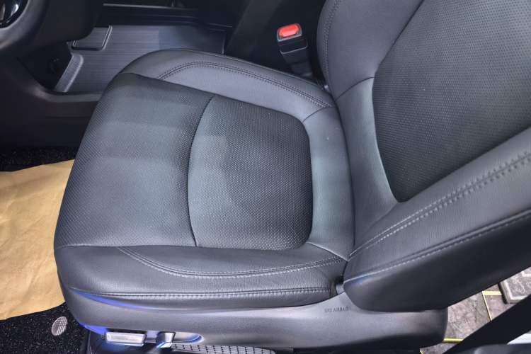 Used Toyota SIENNA 2021 2.5L Hybrid Ultimate Edition Interior 8