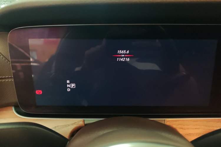 Used Mercedes-Benz E-Class 2020 E 300 L Stylish Model Odometer Close Up