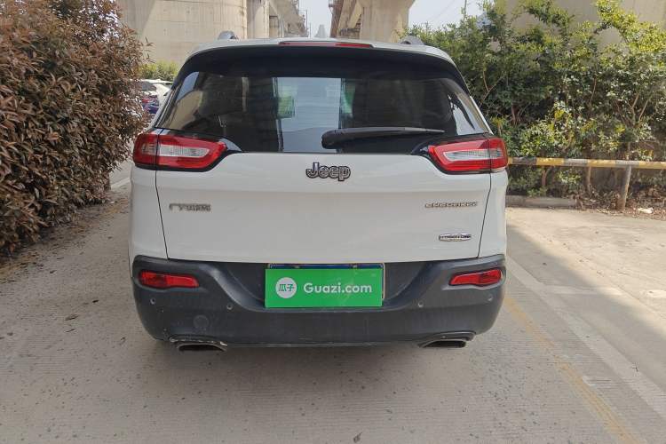 Used Jeep Cherokee 2016 2.4L Leading Edition
