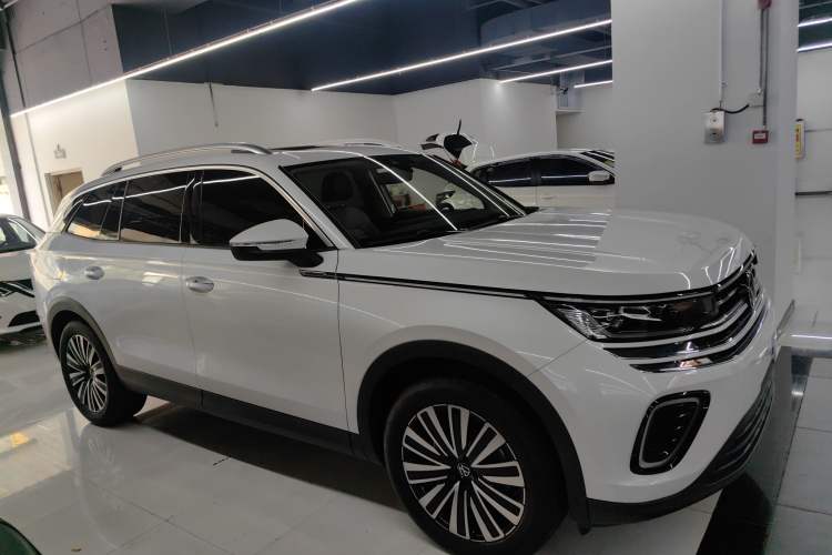 Used Volkswagen Tavendor 2023 330TSI Luxury Touring Edition