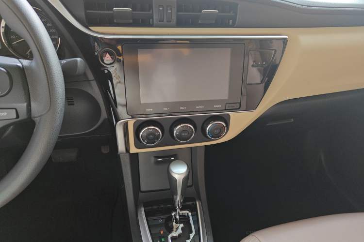 Used Toyota Corolla 2017 Revised Version 1.2T S-CVT GL-i Audio And AC Panel