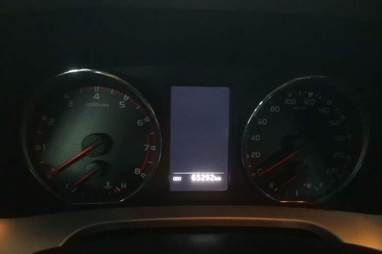 Used Toyota RAV4 2019 2.0L CVT Two-Wheel Drive Fashion X Limited Edition China VI Standard Odometer Close Up