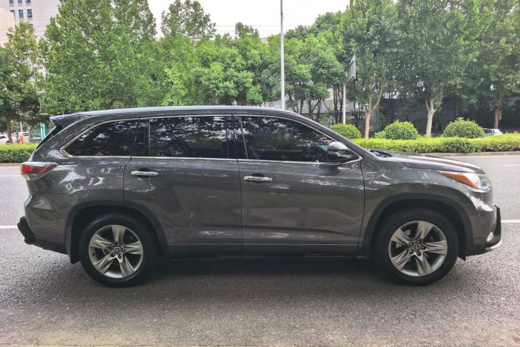 Used Toyota Highlander 2017 2.0T Two-Wheel Drive Luxury Edition 7 Seats
