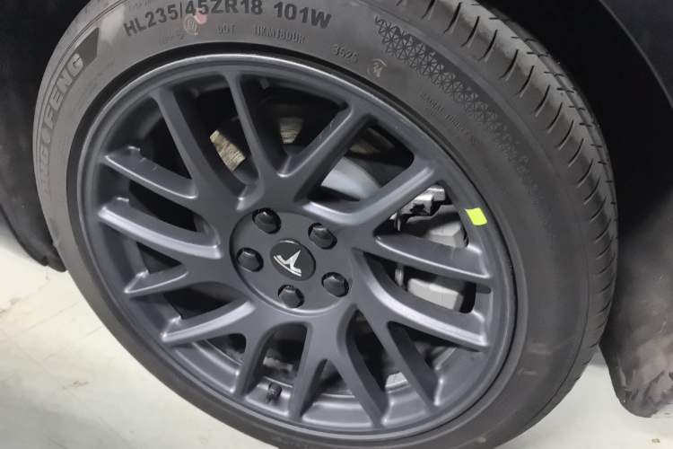 Used Tesla Model 3 2025 Rear-Wheel-Drive Version Exterior 2