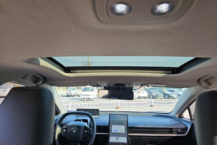 Used Toyota bZ3 2023 616 km Long-Range Premium Headliner