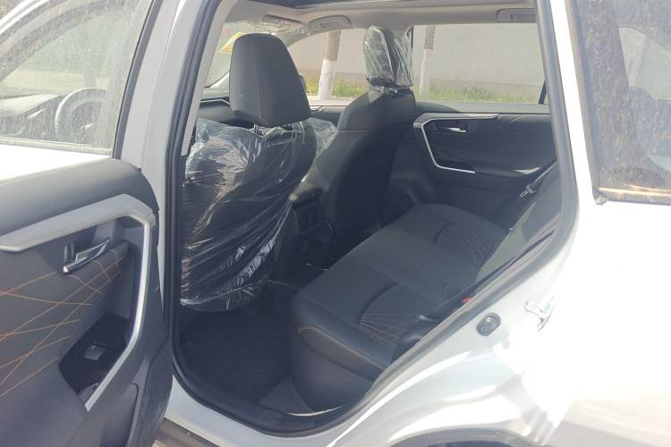 Used Toyota RAV4 2024 Dual-Motor 2.5L E-CVT Two-Wheel Drive Elite Plus Edition Interior 2