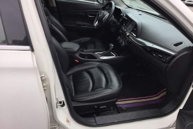 Used GAC Trumpchi GA6 2015 1.8T DCT Luxury Navigation Model Interior 4
