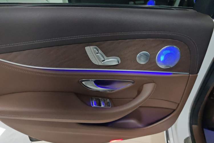 Used Mercedes-Benz E-Class 2020 Restyled E 300 L Exclusive Edition Interior 4