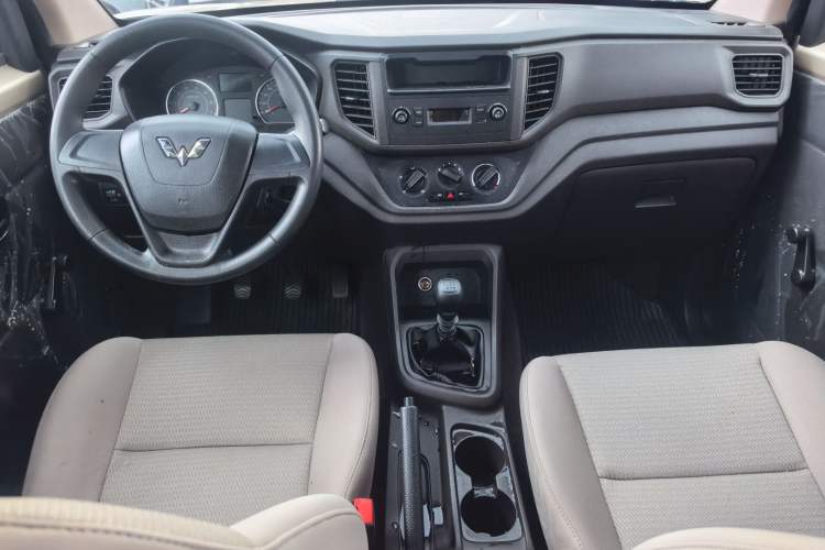 Used Wuling Hongguang V 2019 1.5L Jingqu Version China VI LAR