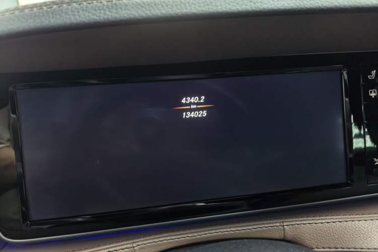 Used Mercedes-Benz S-Class 2014 S 320 L Luxury Model Odometer Close Up