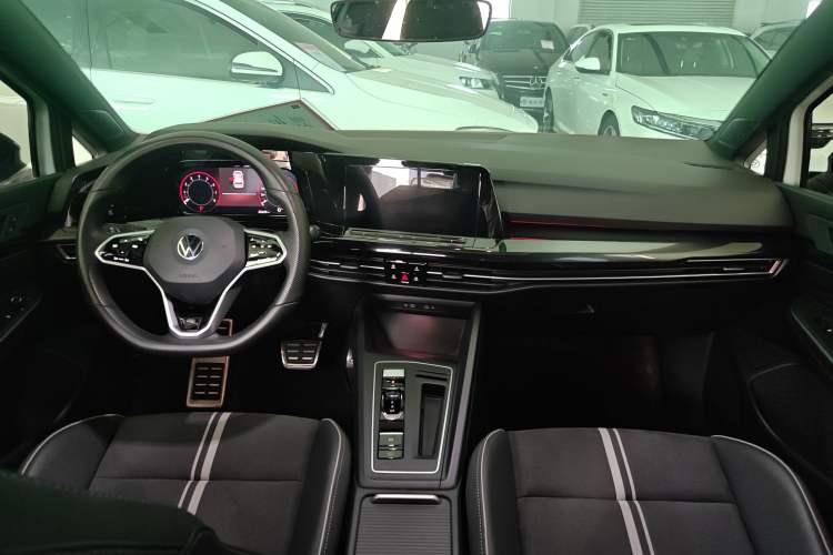 Used Volkswagen Golf 2023 Facelift 280TSI DSG R-Line Lite Interior 2