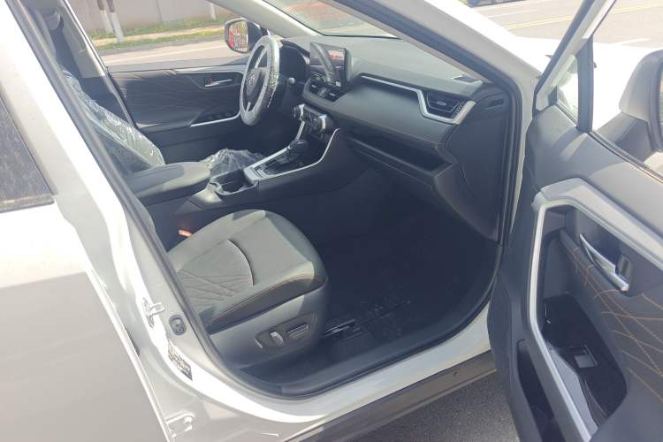 Used Toyota RAV4 2024 Dual-Motor 2.5L E-CVT Two-Wheel Drive Elite Plus Edition Exterior 4