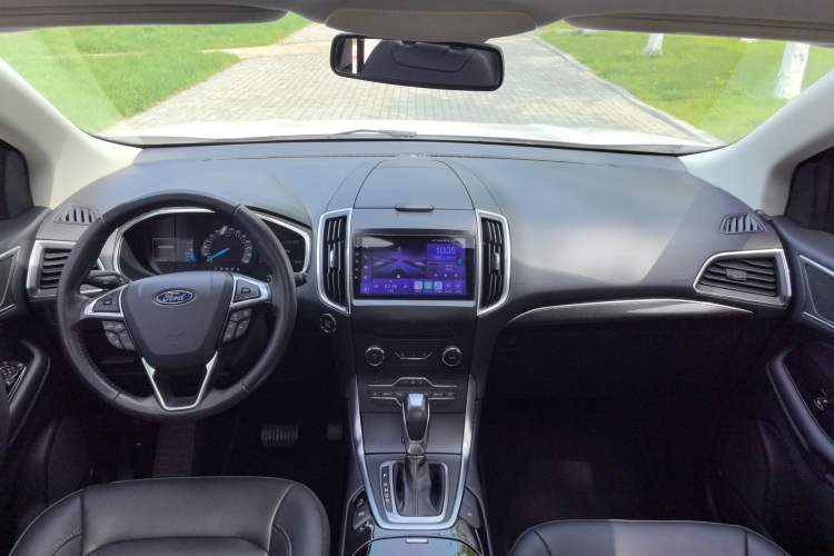 Used Ford Edge 2018 EcoBoost 245 Two-Wheel-Drive Titanium 7-Seater China VI Standard Center Console