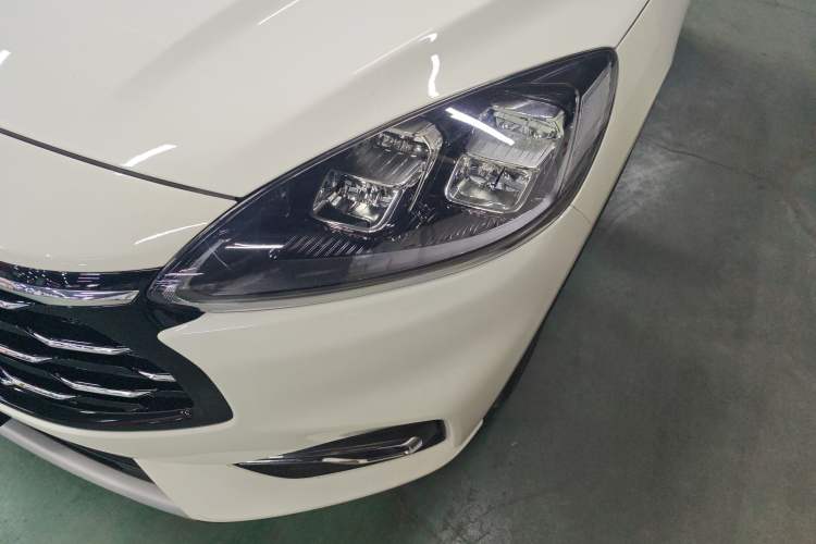 Used Ford Escape 2020 EcoBoost 245 Four-Wheel Drive Titanium Edition Left Front Headlight