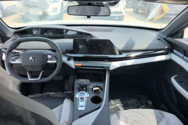 Used CHANGAN UNI-V iDD 2024 Blue Whale Smart Electric iDD 136km Luxury Model
