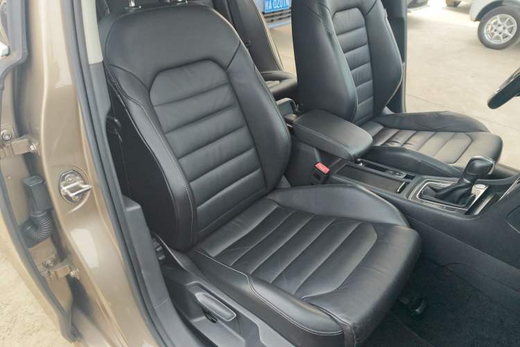 Used Volkswagen Golf 2015 1.4TSI Automatic Luxury Model Right Front Seat