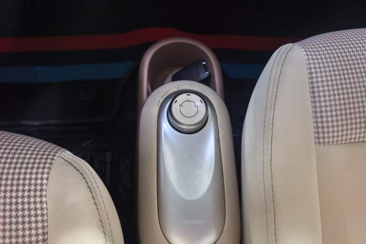 Used Wuling Hongguang MINIEV 2025 Four-Door Version Advanced Edition Gear Lever