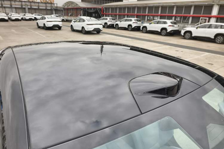 Used Lynk & Co Z10 2025 95 kWh 806 km Range Rear-Wheel Drive Advanced Driver-Assistance System Max
