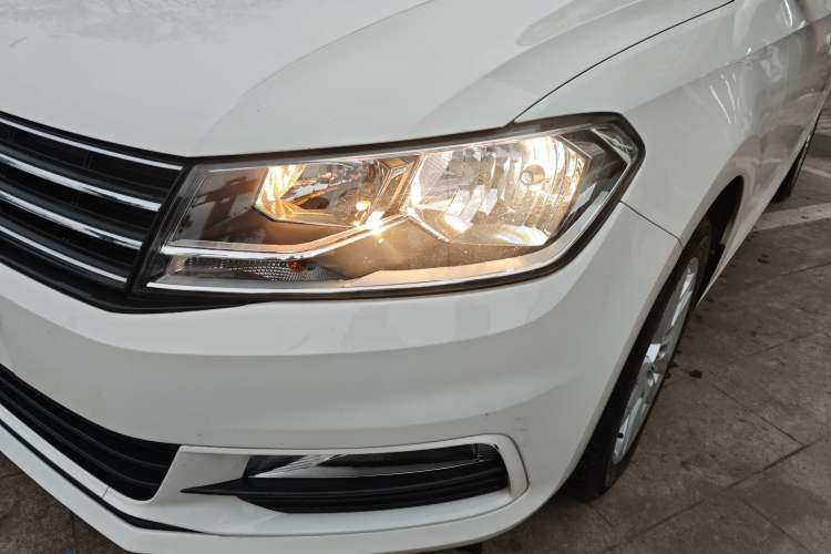 Used Volkswagen Santana 2016 1.6L Manual Comfort Edition
