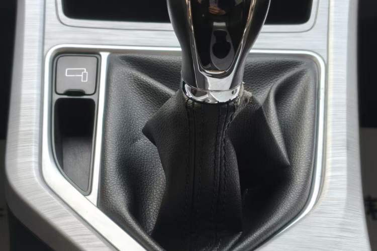 Used Geely Auto Vision 2019 Upgraded Model 1.5L Manual Luxury Version China VI Standard
