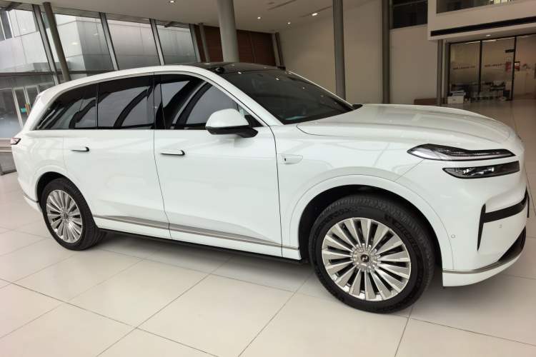 Used ONVO Luxeed L90 2025 Model—Ultra Six-Seater Version