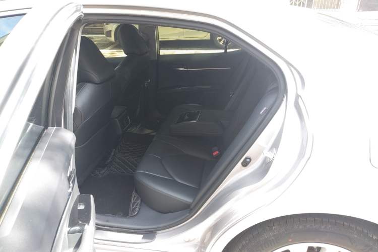 Used Toyota Camry 2021 2.0G Luxury Edition
