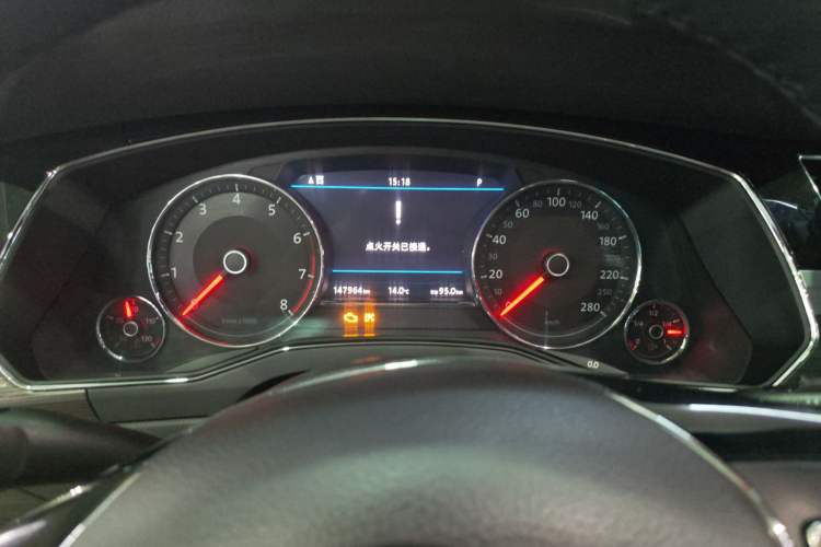 Used Volkswagen Phideon 2018 Revised Version 380TSI Two-Wheel Drive Business Edition Odometer Close Up