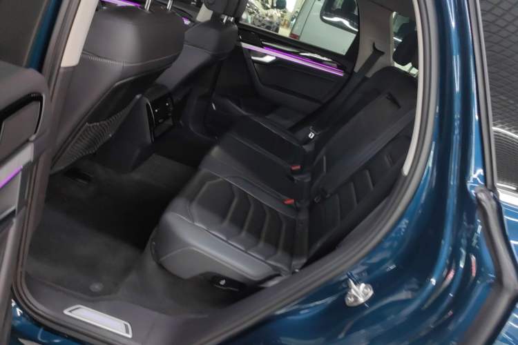 Used Volkswagen Touareg 2020 3.0 TSI Luxury Edition China VI Interior 2