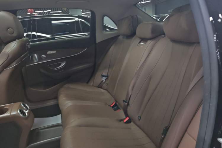 Used Mercedes-Benz E-Class 2019 Facelifted E 300 L Stylish Version Interior 5