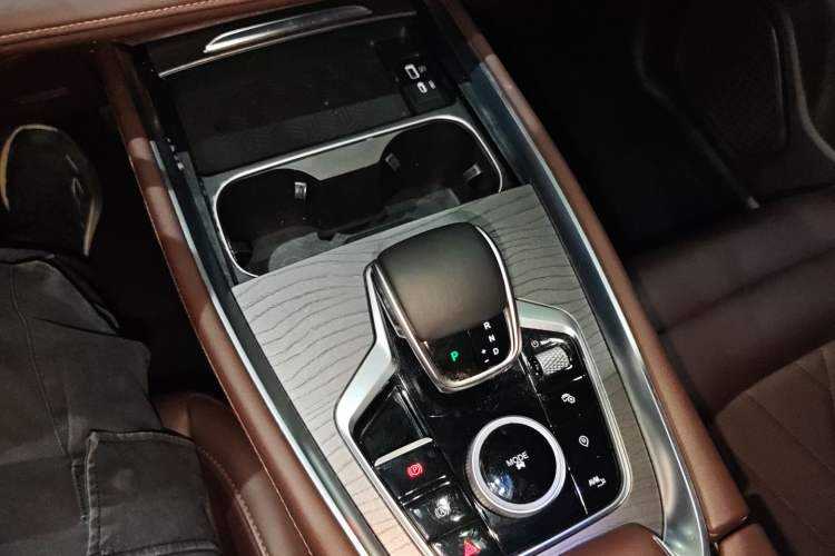 Used Chery Tiggo 8 PRO 2024 Champion Edition 390T Two-Wheel Drive Peak Version 5 Seats
