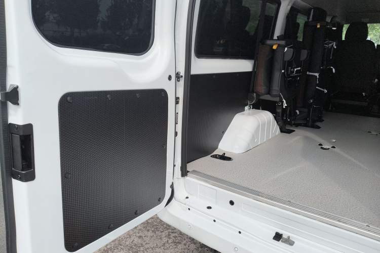 Used JMC Fushun 2025 2.0T 8AT Diesel Mid-Range Mid-Top Commercial Multi-Purpose 7-Seater Passenger Vehicle
