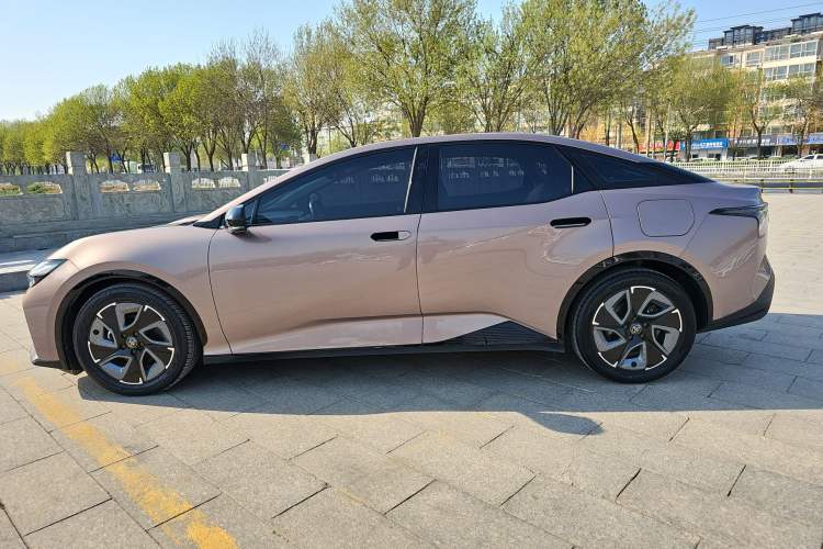 Used Toyota bZ3 2023 616 km Long-Range Premium Exterior 4