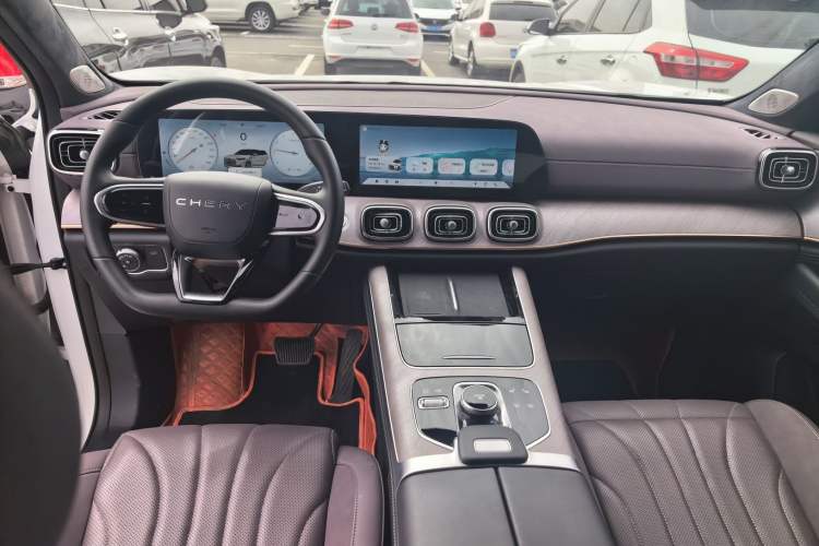 Used Chery Tiggo 9 2025 2.0T Automatic Two-Wheel Drive Luxury Edition 5 Seats Audio And AC Panel