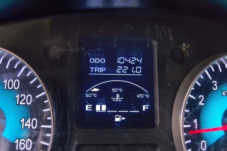 Used Jinbei Hiace X30 2023 1.5L Super-Comfortable Passenger Van 5/6/7-Seater Non-Air-Conditioned Version Model SWC15M