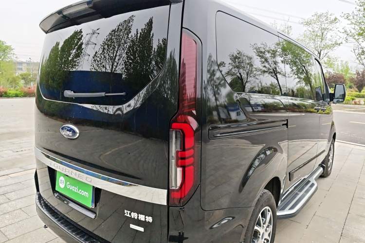 Used Ford Tourneo Custom 2023 2.0T Automatic Comfort Edition Exterior 11