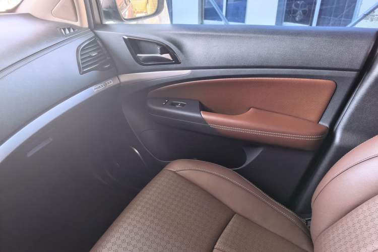 Used BYD S7 2016 2.0T Automatic Prestige Edition
