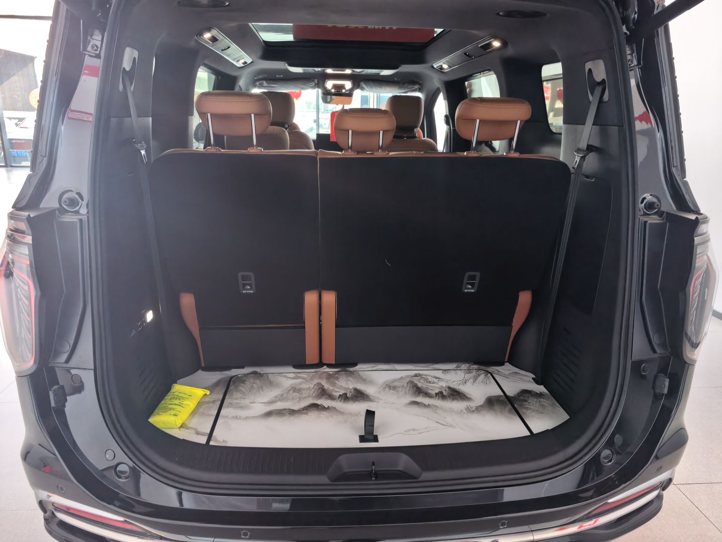 Hongqi HQ9 PHEV 2026 Model 2.0T Four-Wheel Drive Luxury Edition — снимка 17