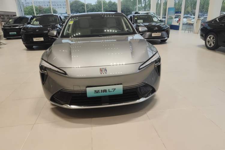 Used Buick L7 2025 Model Luxury Edition