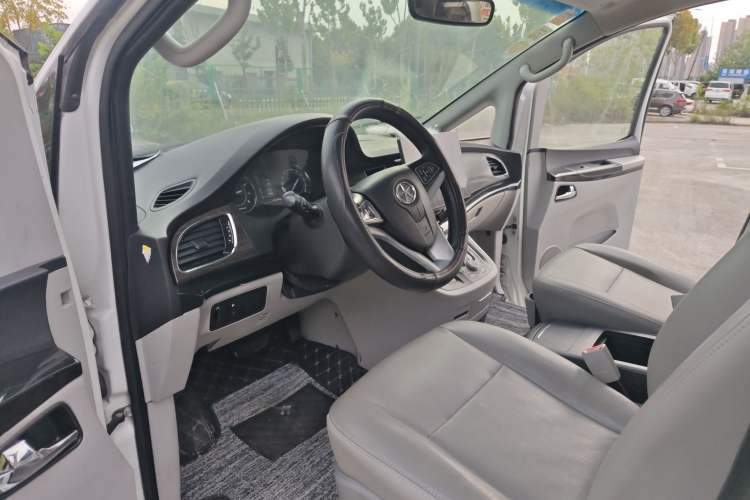 Used JAC Refine M5 2013 2.0T Gasoline Automatic Business Edition