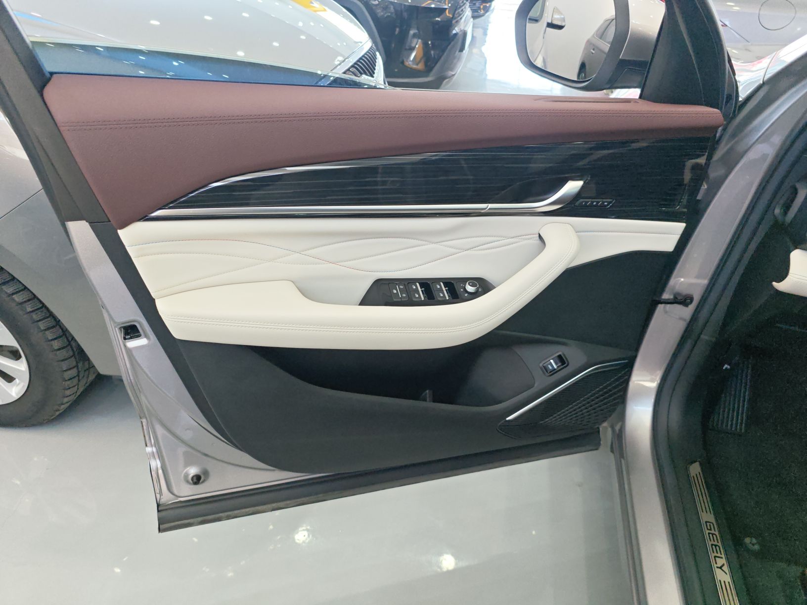 Geely Auto Monjaro L 2021 2.0TD DCT EVO Two-Wheel Drive Prestige Version — снимка 16