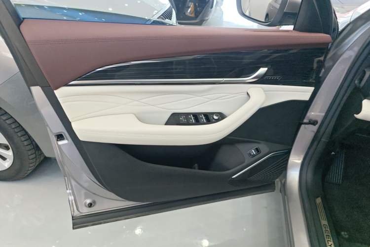 Used Geely Auto Monjaro L 2021 2.0TD DCT EVO Two-Wheel Drive Prestige Version Interior 4