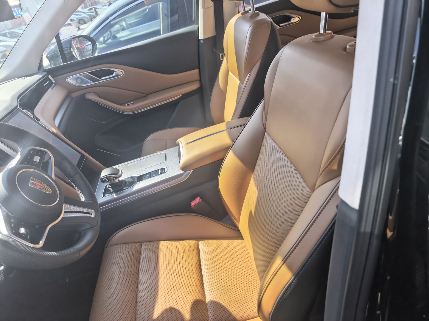Hongqi HS7 PHEV 2025 Model 2.0T PHEV Four-Wheel Drive 2 Million Units Commemorative Edition 6-Seater — снимка 9