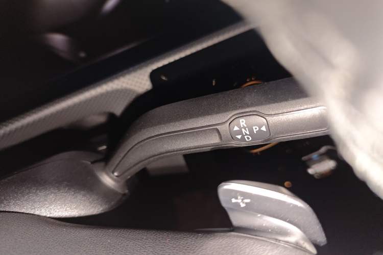 Used Mercedes-Benz A-Class 2022 Revised Version A 200 L Sport Sedan Fashionable Style Gear Lever