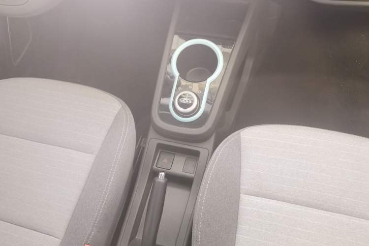 Used Chery QQ Little Ant 2021 150 000 Yuan Ant Fan Edition Ant Trend Version Lithium-Ion Battery Gear Lever