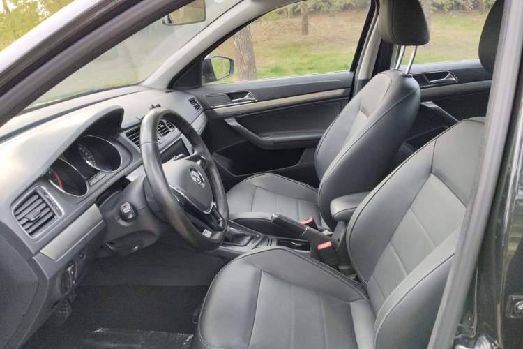 Used Volkswagen Lavida 2015 1.6L Automatic Comfort Edition Interior 2